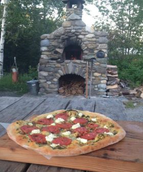 Our stove and a pizza ready to be devoured